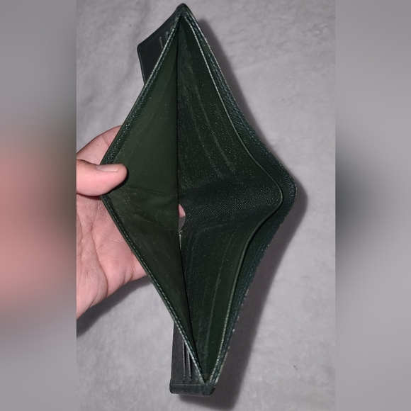 Louisvuitton taiga bifold wallet - Picture 6 of 10